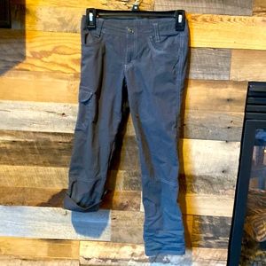 Girls 5 pocket Kuhl grey hiking pants. Size M(10). Excellent condition.